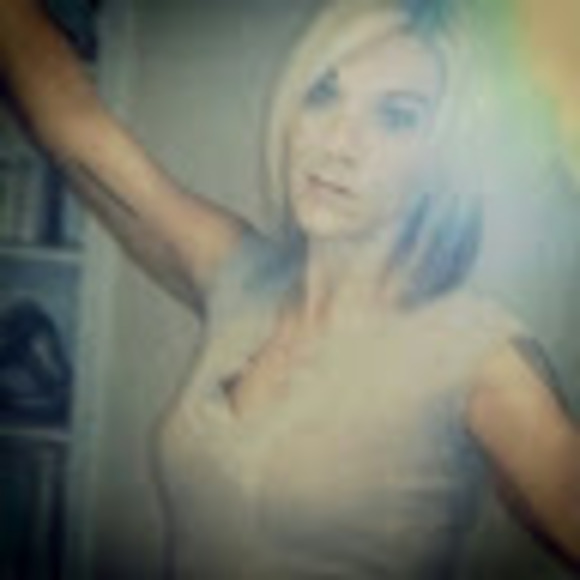 Meet your Posher, Amanda - Picture 1 of 1